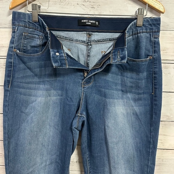Almost Famous Jegging Jeans  Size 15 - Picture 4 of 6